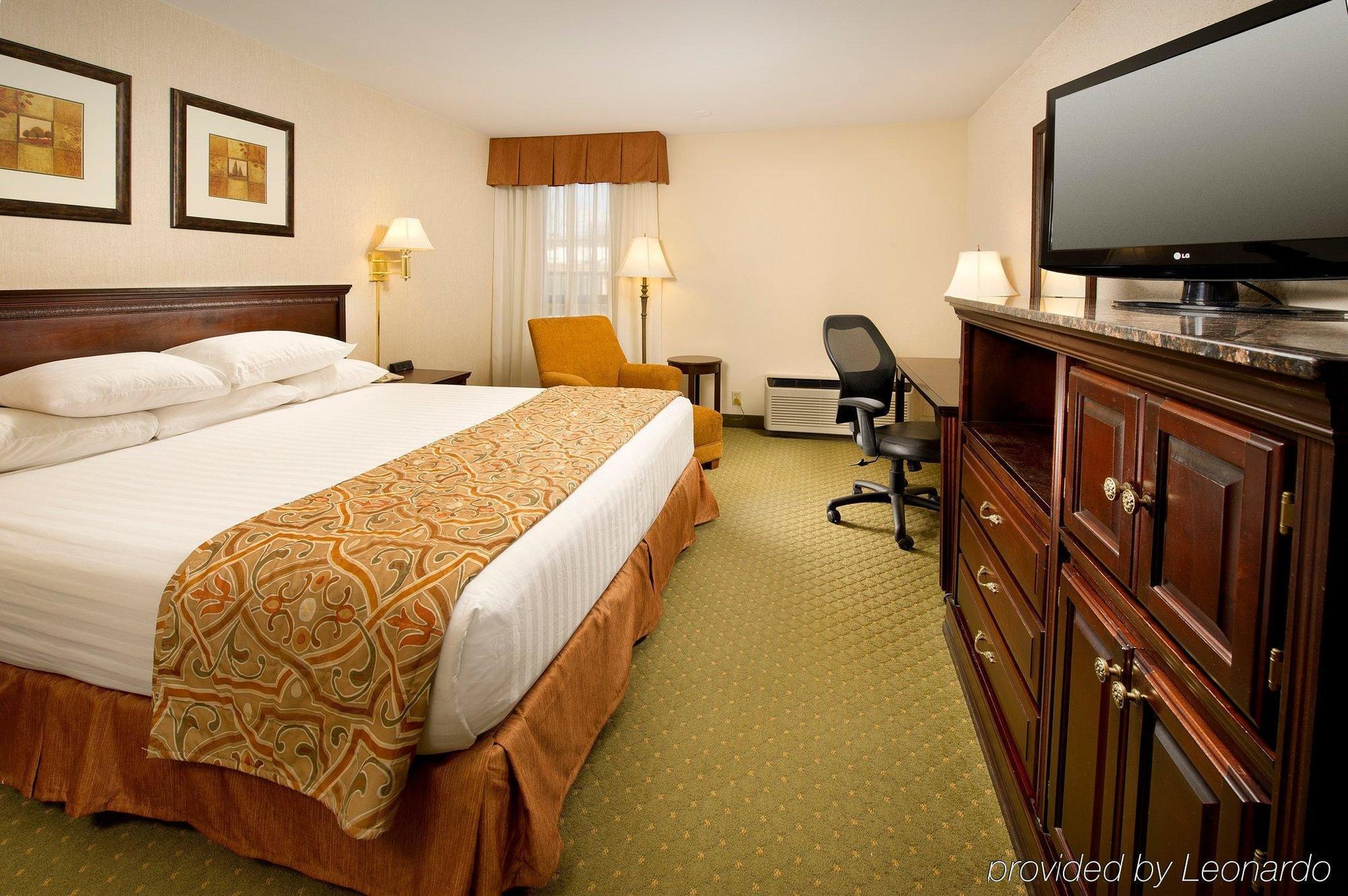 Drury Inn & Suites Greensboro Bagian luar foto