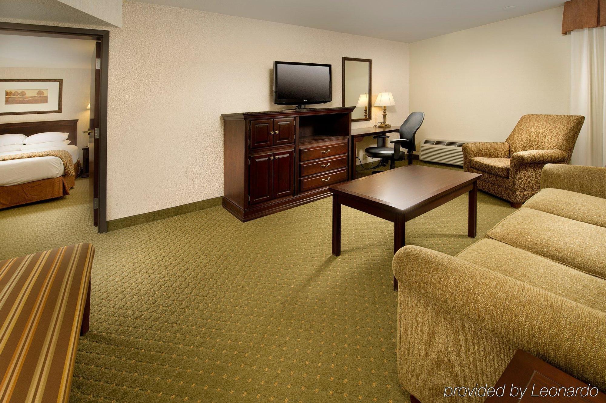 Drury Inn & Suites Greensboro Bagian luar foto